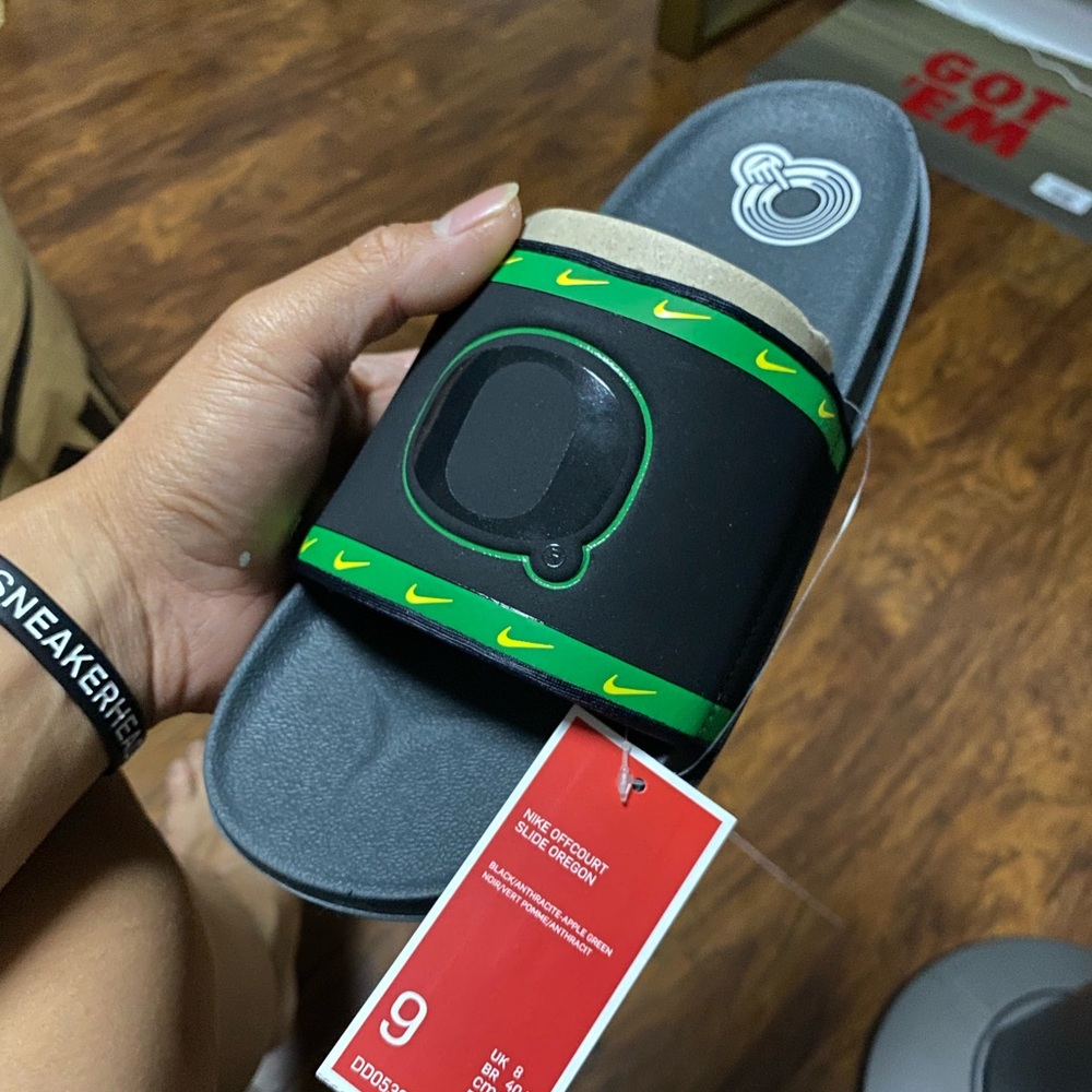 Oregon dunk slide size 9 brand new with box